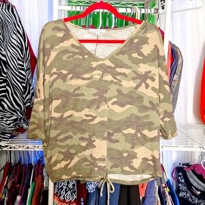 GREEN ENVELOPE CAMO TOP SIZE MEDIUM